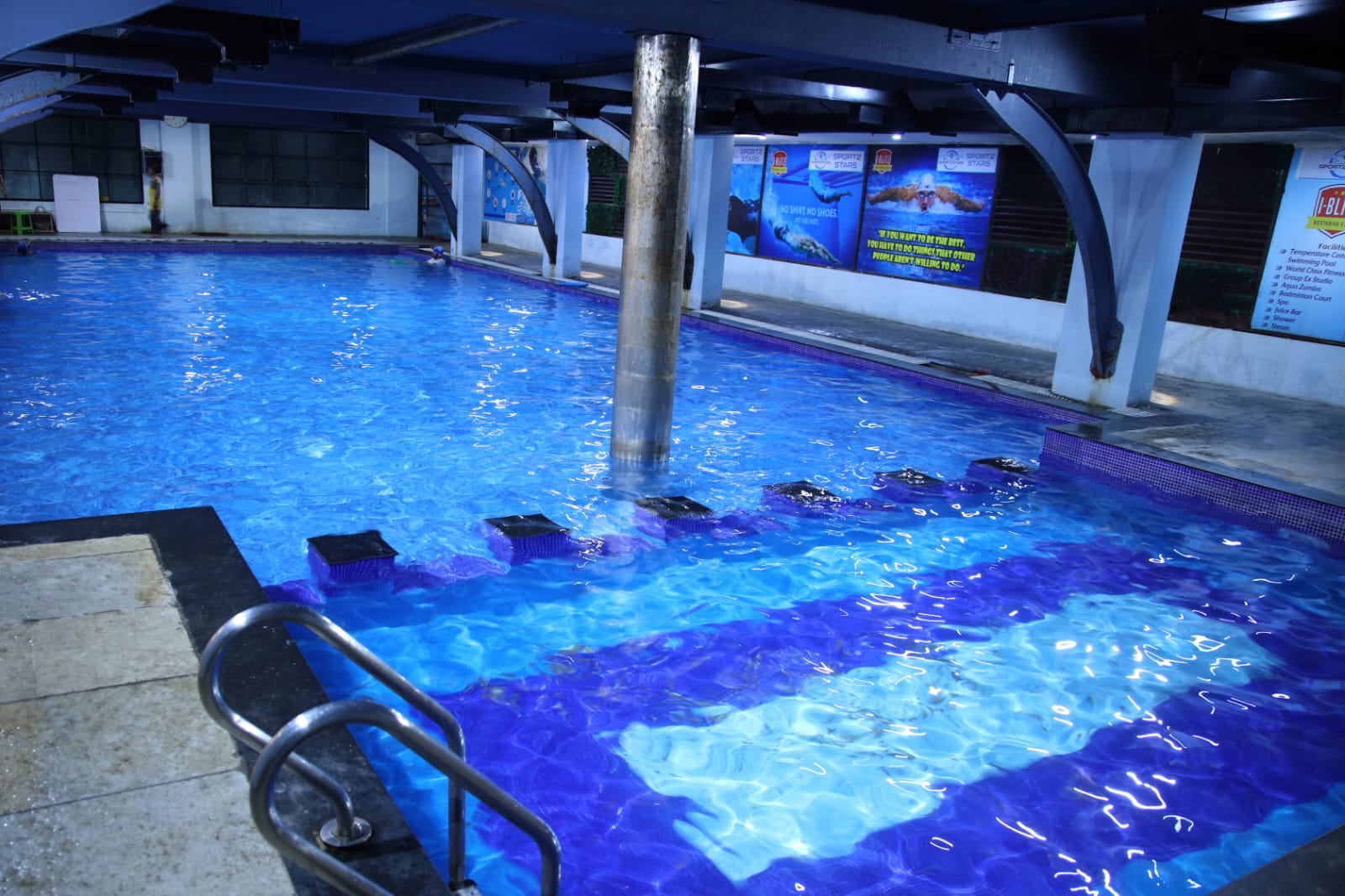 Temperature-controlled swimming pool