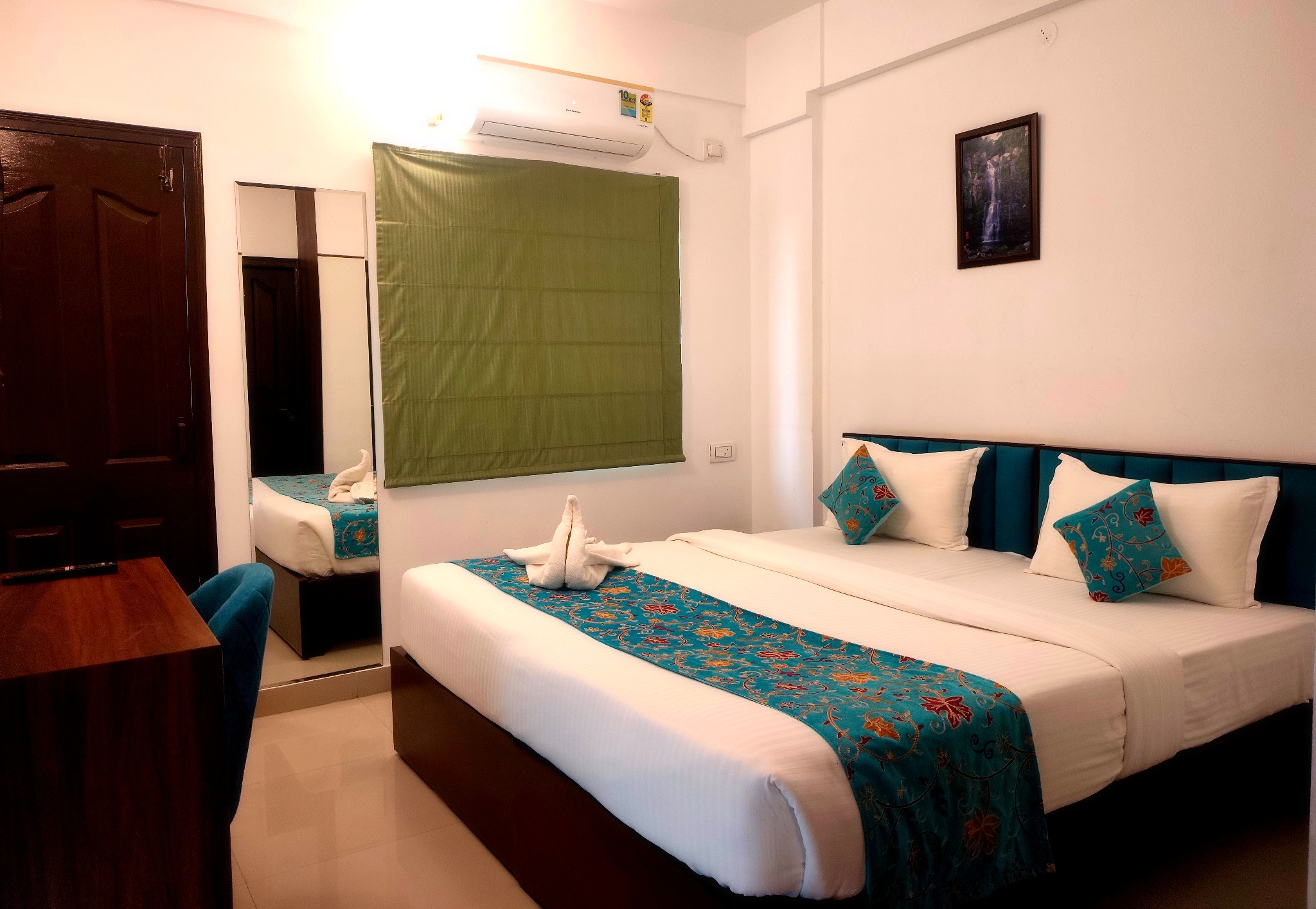 One Bedroom Apartment king bed